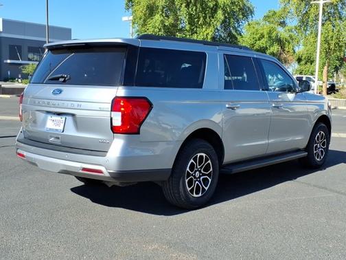 ICONIC SILVER METALLIC 2024 Ford Expedition XLT
