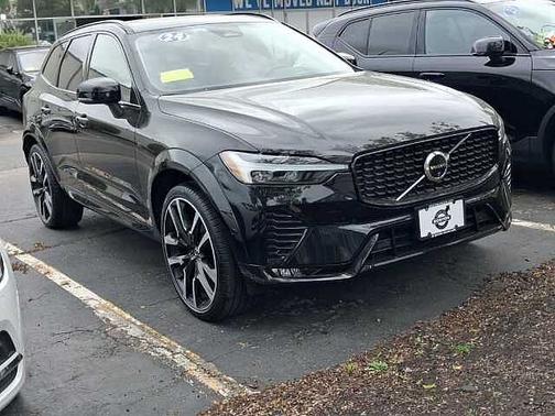 Onyx Black 2024 Volvo XC60 B5 Ultimate Dark Theme