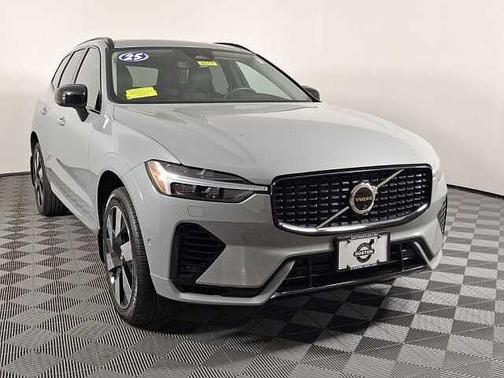 Vapour Grey 2025 Volvo XC60 Plus