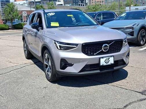 Aurora Silver 2026 Volvo XC40 Plus