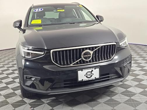 2025 Volvo XC40 B5 Plus Bright Theme