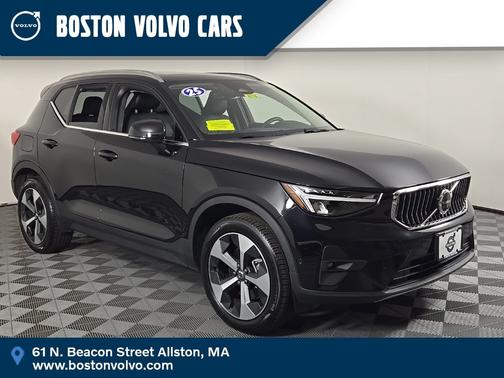 2025 Volvo XC40 B5 Plus Bright Theme