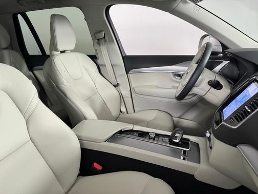 2024 Volvo XC90 B5 Core