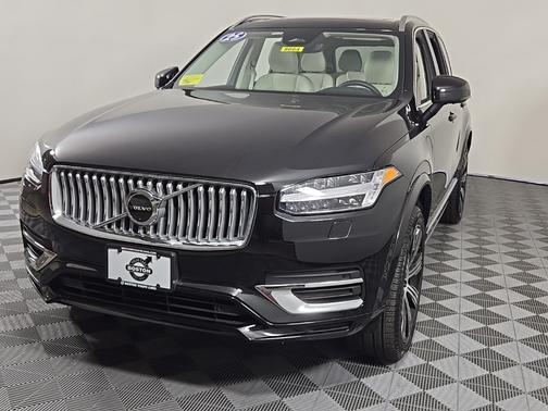 2025 Volvo XC90 Plug-In Hybrid T8 Plus