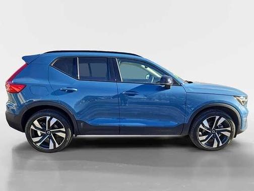 2023 Volvo XC40 Plus