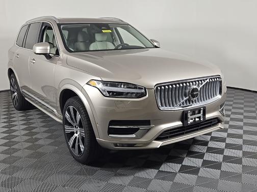 2024 Volvo XC90 B5 Plus