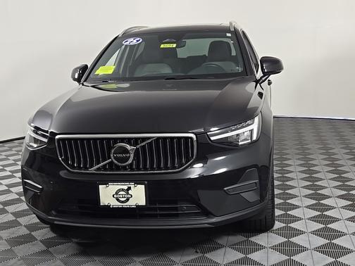 2025 Volvo XC40 B5 Core