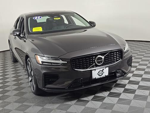 2025 Volvo S60 T8 AWD Plug-IN Hybrid Plus