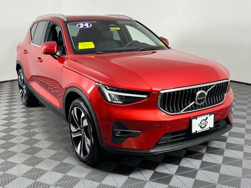 2024 Volvo XC40 B5 Plus Bright Theme