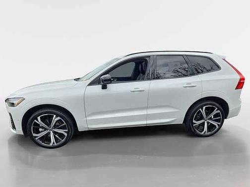 2024 Volvo XC60 B5 Ultimate Dark Theme