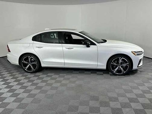 Crystal White 2024 Volvo S60 Core