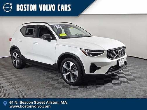2024 Volvo XC40 Core
