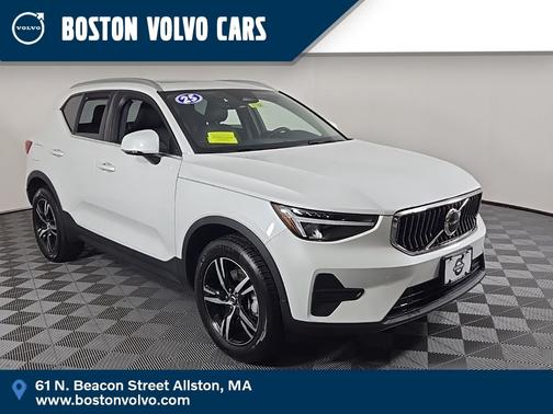 2025 Volvo XC40 B5 Core