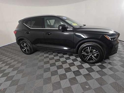 2025 Volvo XC40 Core