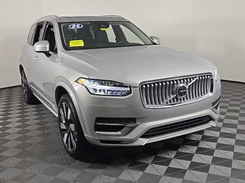 2025 Volvo XC90 Plug-In Hybrid T8 Plus