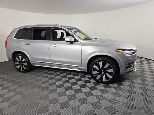 2025 Volvo XC90 Plug-In Hybrid T8 Plus