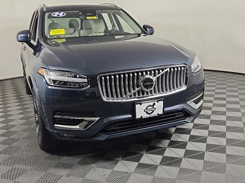 2024 Volvo XC90 B6 Plus Bright Theme