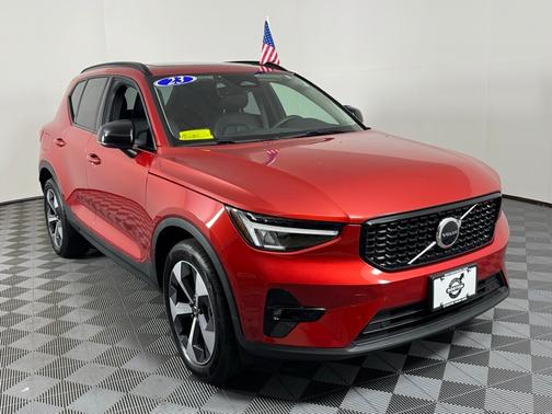 2023 Volvo XC40 B5 Plus Dark Theme