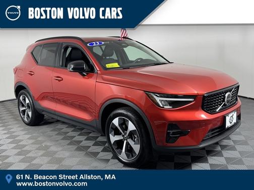 2023 Volvo XC40 B5 Plus Dark Theme