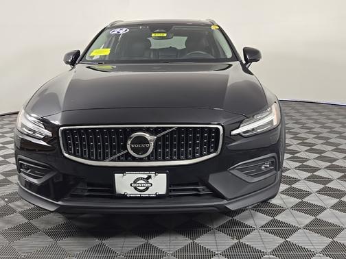 2024 Volvo V60 Cross Country Ultimate