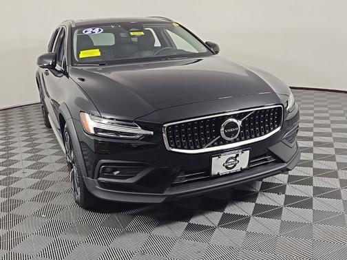 2024 Volvo V60 Cross Country Ultimate