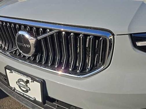 2025 Volvo XC40 Core