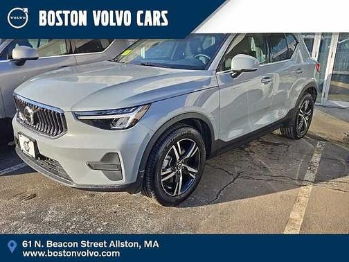 2025 Volvo XC40 Core