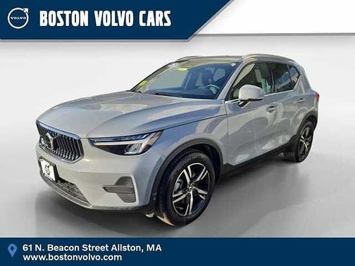 2025 Volvo XC40 Core