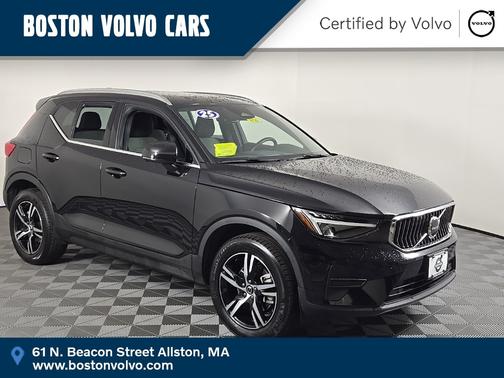 2025 Volvo XC40 B5 Core