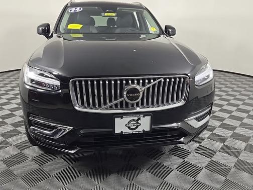 2024 Volvo XC90 B6 Plus Bright Theme