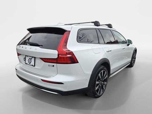 2024 Volvo V60 Cross Country Ultimate