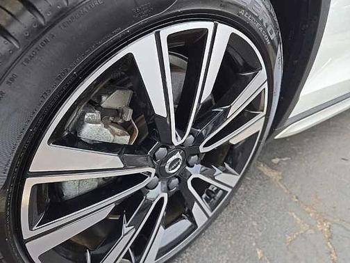 2024 Volvo V60 Cross Country Ultimate