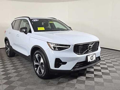 2025 Volvo XC40 Plus