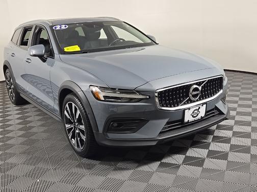 2022 Volvo V60 Cross Country T5