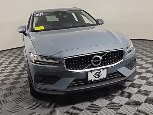 2022 Volvo V60 Cross Country T5