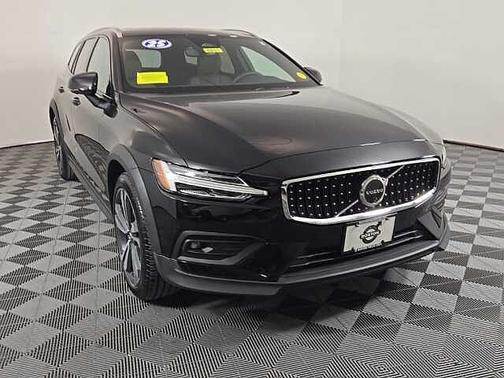 2025 Volvo V60 Cross Country Plus