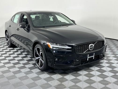 2024 Volvo S60 B5 Plus Dark