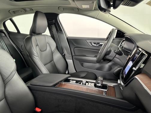 2024 Volvo S60 B5 Plus Dark
