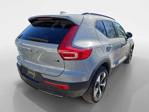 2024 Volvo XC40 Plus