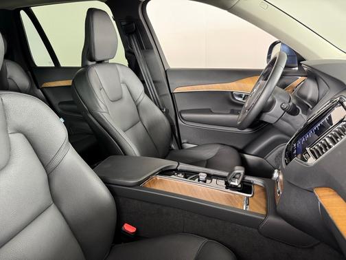 2023 Volvo XC90 Recharge Plug-In Hybrid T8 Plus Bright Theme 7 Passenger
