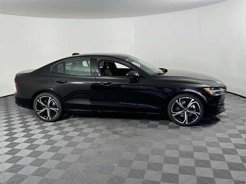 Onyx Black 2024 Volvo S60 Plus