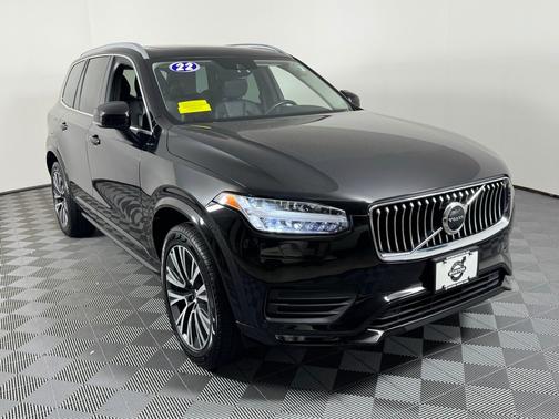 2022 Volvo XC90 T6 Momentum
