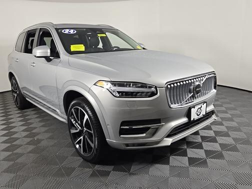 2024 Volvo XC90 B6 Plus Bright Theme