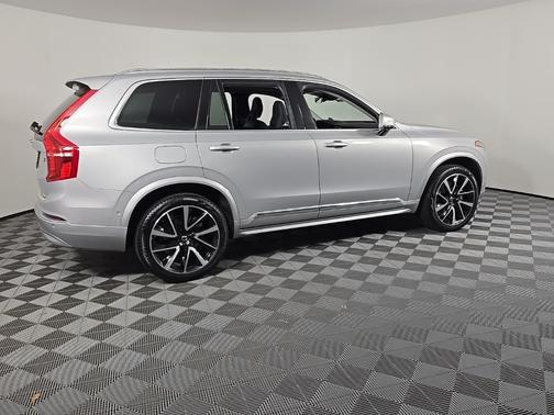 2024 Volvo XC90 B6 Plus Bright Theme