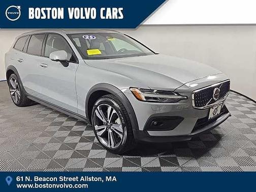 2025 Volvo V60 Cross Country Plus