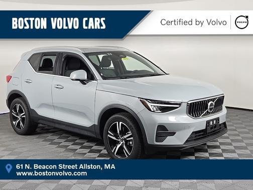 2025 Volvo XC40 B5 Core