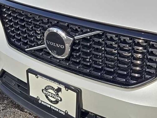 2023 Volvo XC40 Plus