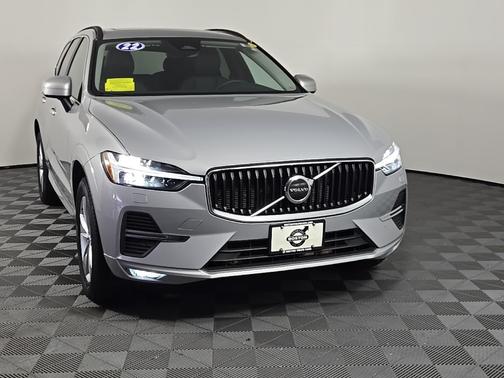 2022 Volvo XC60 B5 Momentum