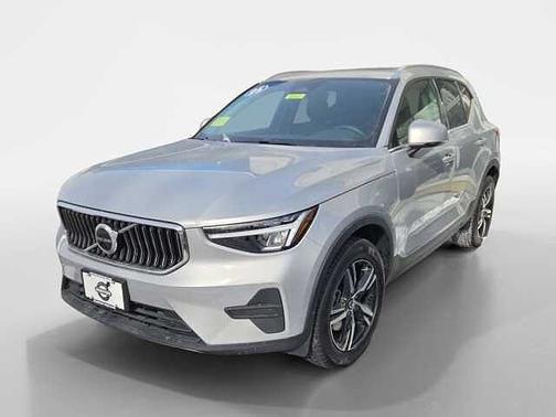 2025 Volvo XC40 Core