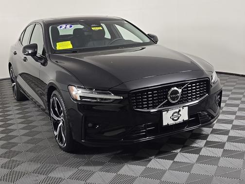 2025 Volvo S60 B5 AWD Plus